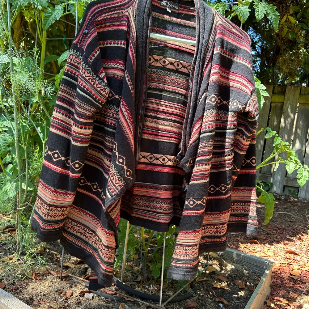 Bus/Bua tribal theme Open Front Cardigan. Wrap with button . Sz XL